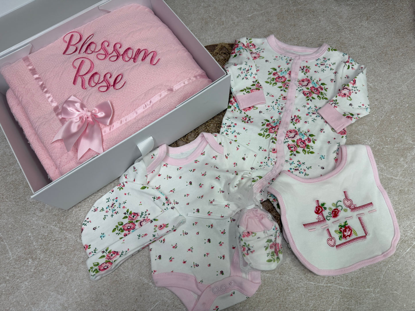 Baby Girl Gift Set – 5 Piece Floral Outfit | Personalised or Plain Blanket  | Baby girl gift set