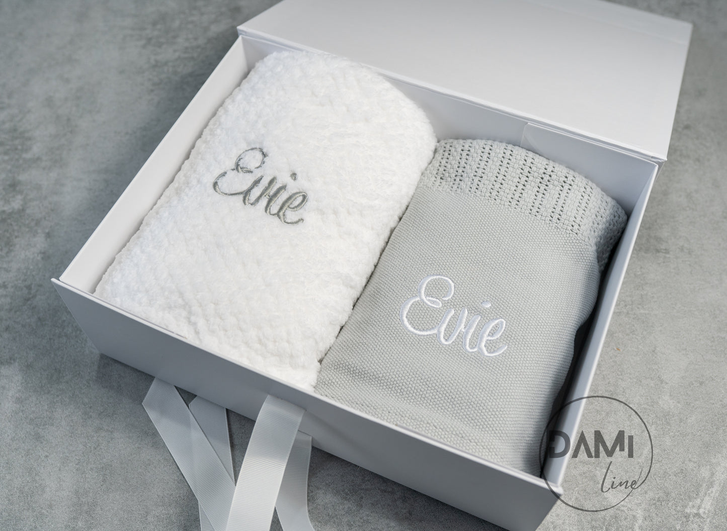 Personalised baby 2 pcs gift set - waffle blanket and cellular blanket